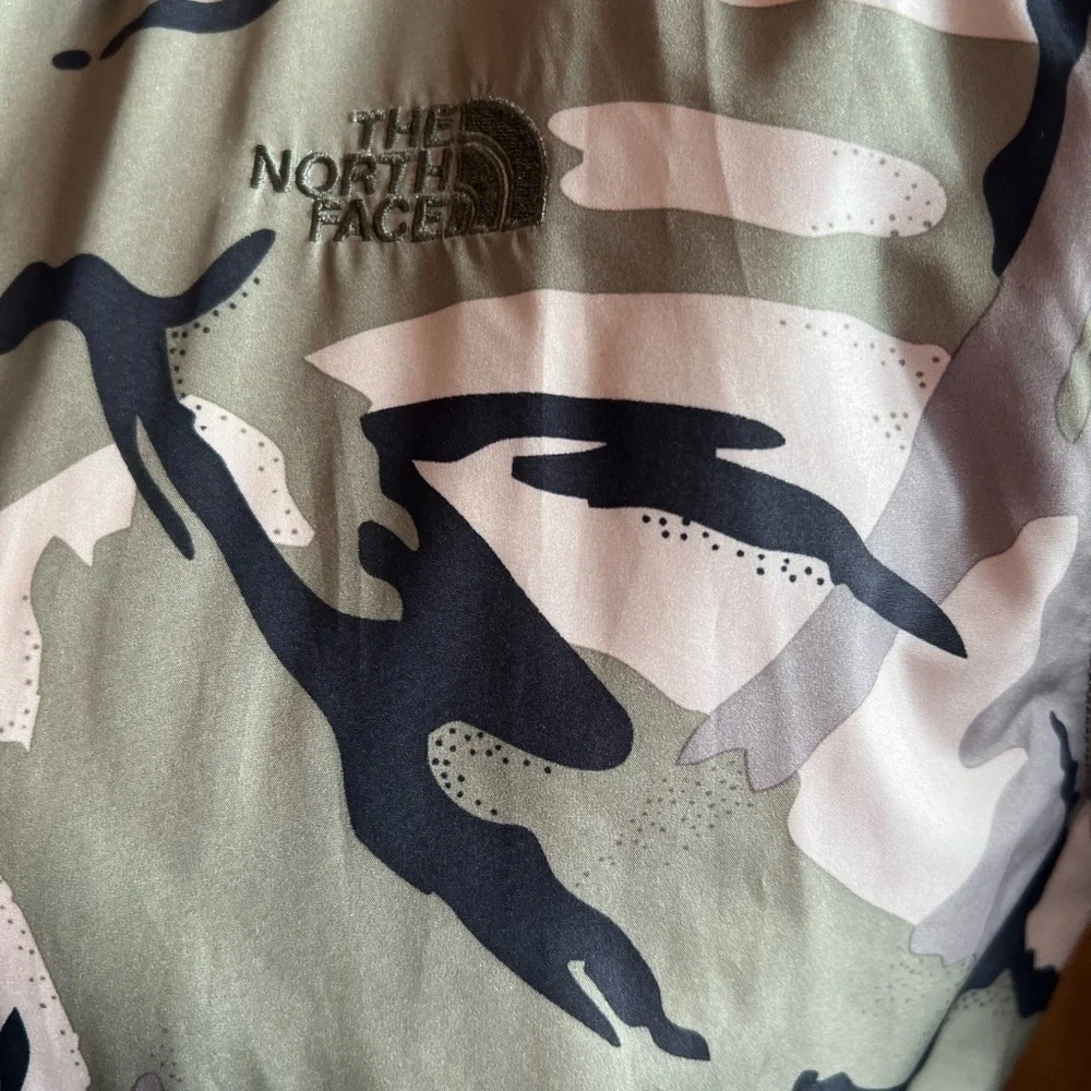 The North Face Woman's Barstol Bomber Jacket Full Zip Quilted Camo Size L  cute! - Picture 9 of 14